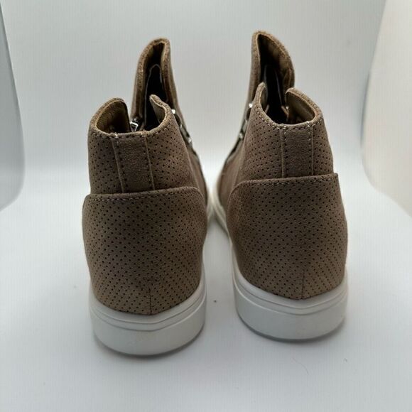 CUSHIONAIRE Women's Hart Hidden Wedge Sneaker 8 WIDE BROWN - Picture 4 of 7